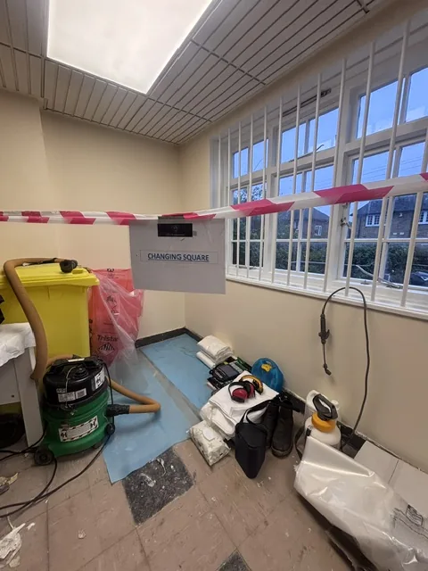 Asbestos floor tile and bitumen removal in Elephant & Castle