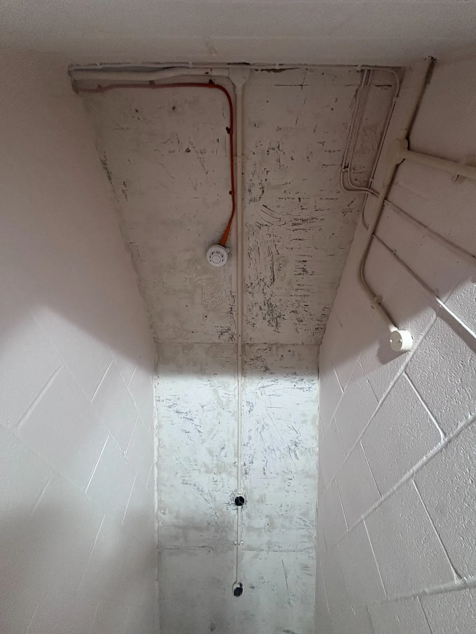 Licensed asbestos gasket removal in a Elephant & Castle commercial property